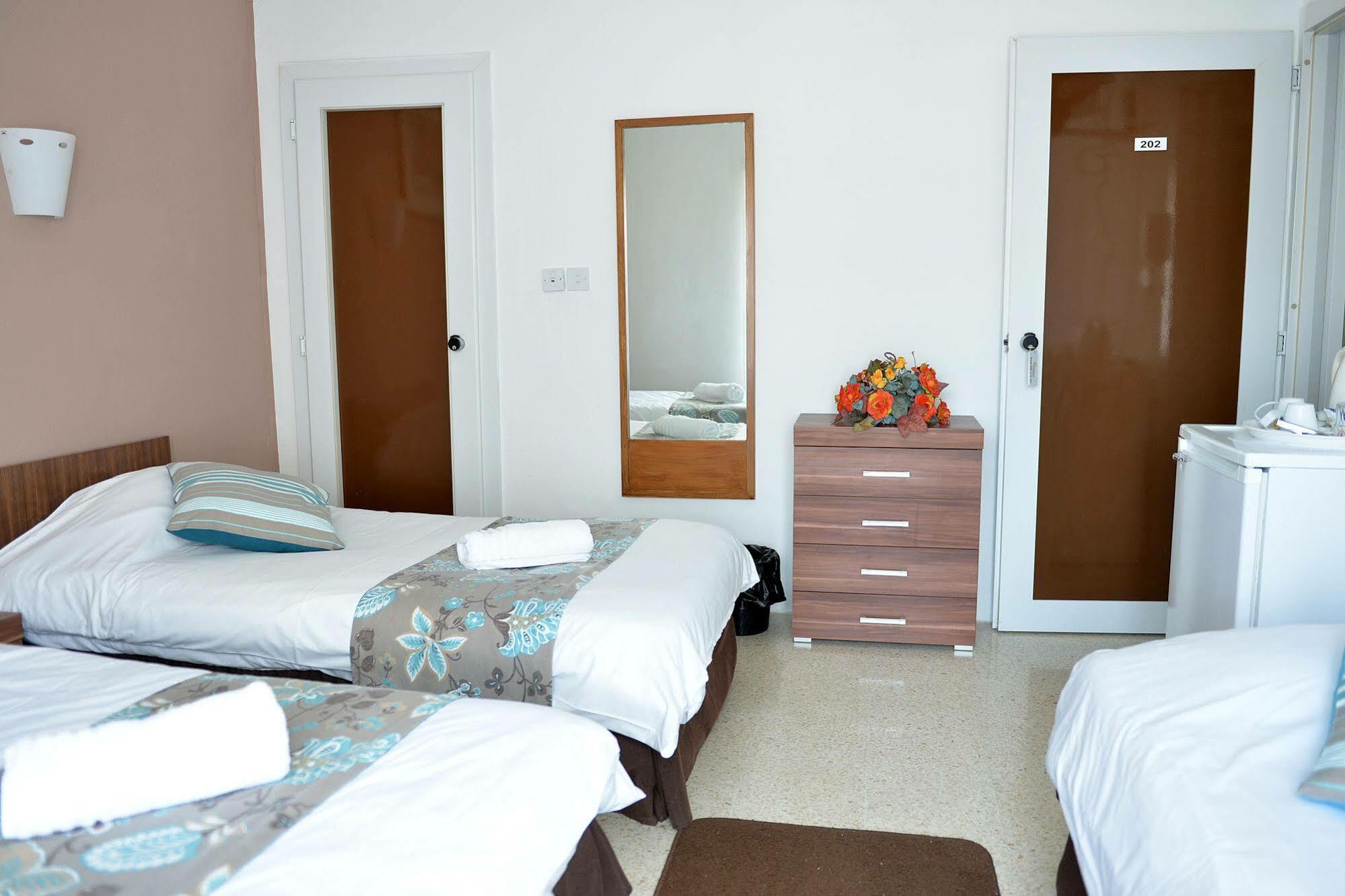 Sunstone Boutique Guest House Buġibba Eksteriør billede