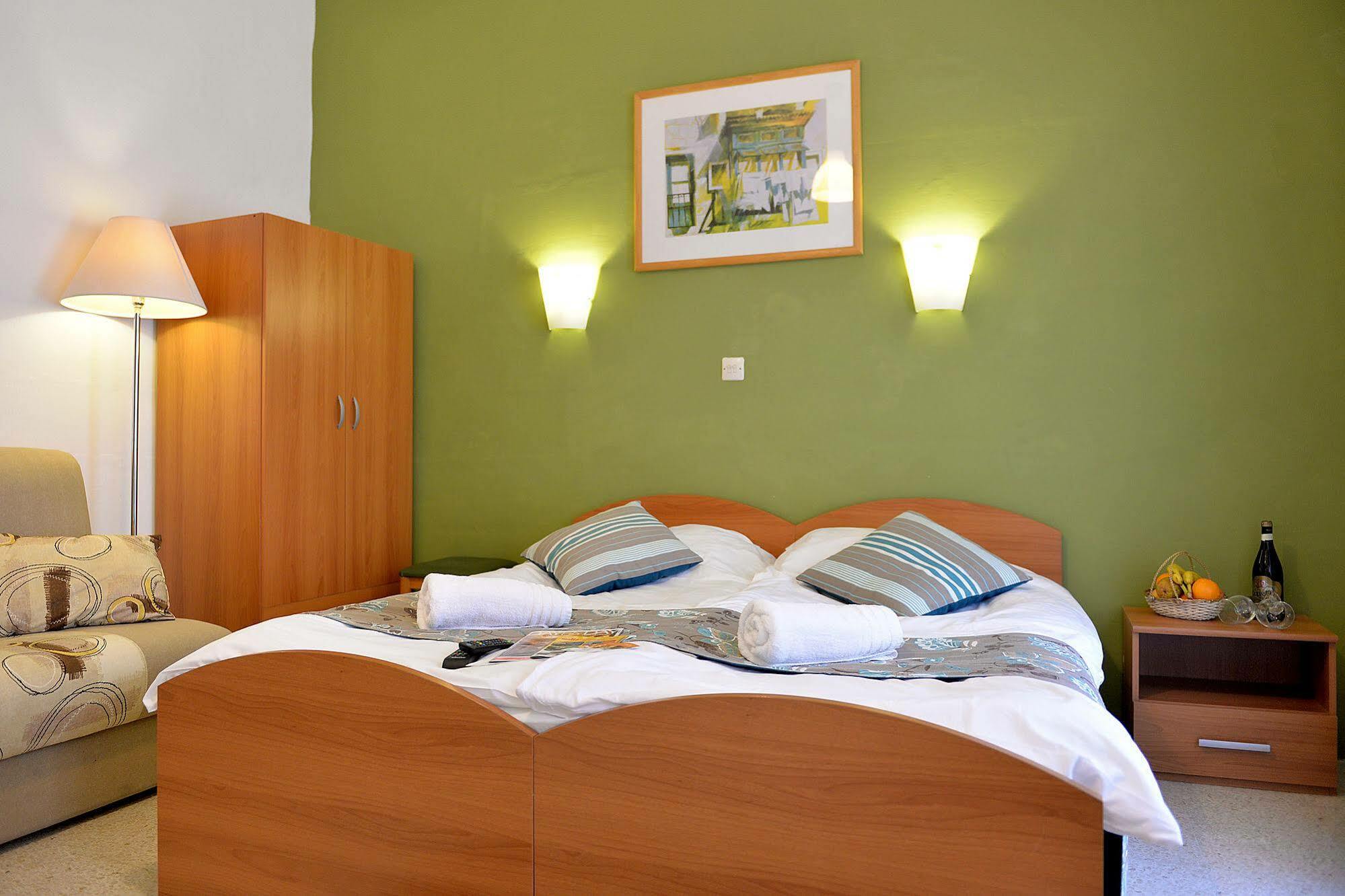 Sunstone Boutique Guest House Buġibba Eksteriør billede